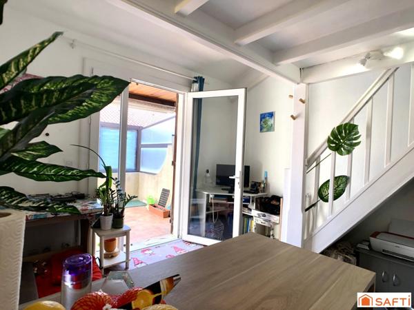 Pavillon de type T2 cabine rénové et climatisé avec terrasse et parking