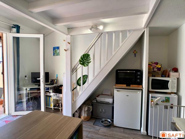 Pavillon de type T2 cabine rénové et climatisé avec terrasse et parking