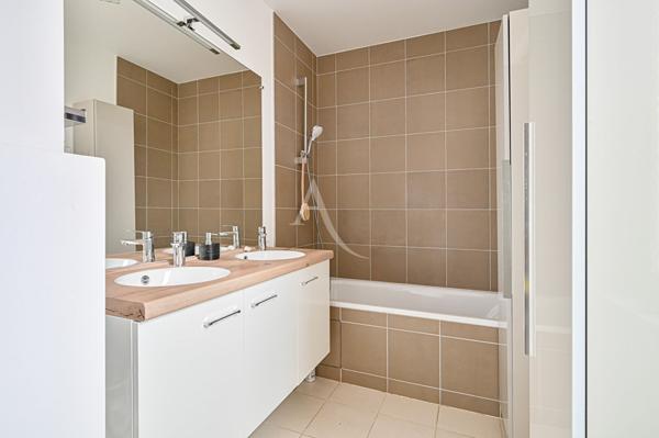 SURESNES/ rue Curie - Appartement 6 pièces 155m² - 80m² Terrasses - 3 Parkings - 1 Cave