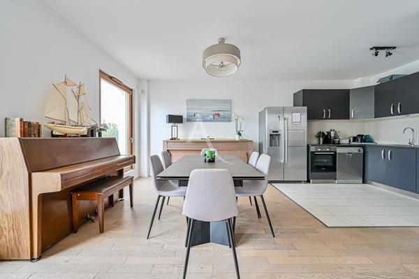 SURESNES/ rue Curie - Appartement 6 pièces 155m² - 80m² Terrasses - 3 Parkings - 1 Cave