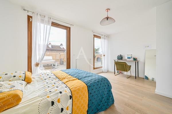 SURESNES/ rue Curie - Appartement 6 pièces 155m² - 80m² Terrasses - 3 Parkings - 1 Cave
