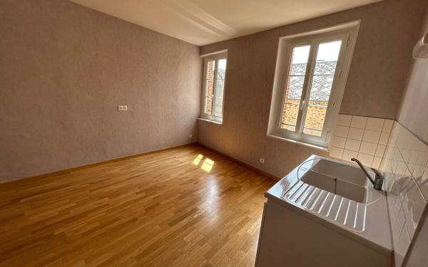 Maison à vendre    3 pièces •  Bazoches-sur-Hoëne