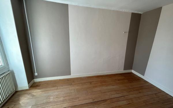 Maison à vendre    3 pièces •  Bazoches-sur-Hoëne