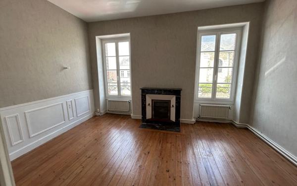 Maison à vendre    3 pièces •  Bazoches-sur-Hoëne