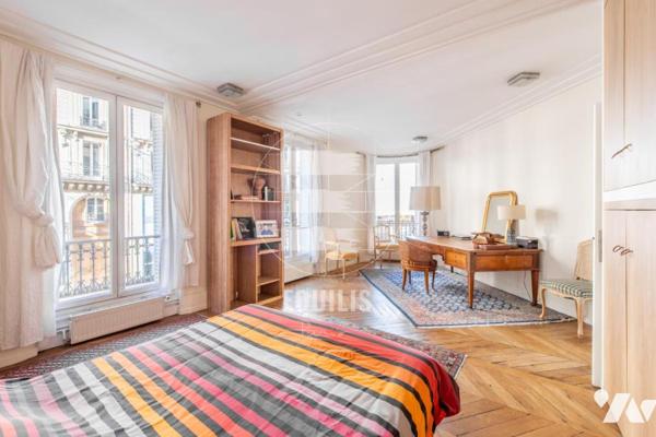 Appartement traversant de 98 m² – 2 chambres – Charme de l’ancien – Rue La fayette