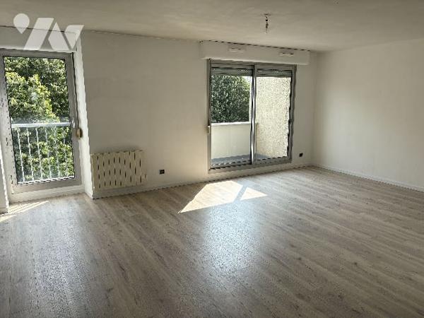 T3, ACCESSIBLE ASCENSEUR, AVEC TERRASSE ET PARKING