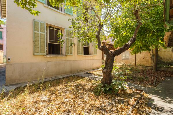 Bas de villa avec jardin et 2 places de parkings privatifs