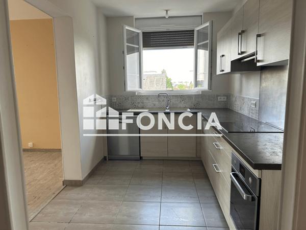 Location Appartement 4 pièces 95.49 m² - 5 RUE ALBERT THIERRY Montargis 45200