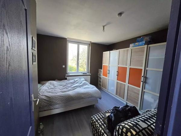 Semi-individuelle, 4 chambres,  stationnement sécurisé, car-port, parking privé