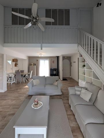 Maison d'environs 175m2 sur terrain de 2759m2 et une piscine