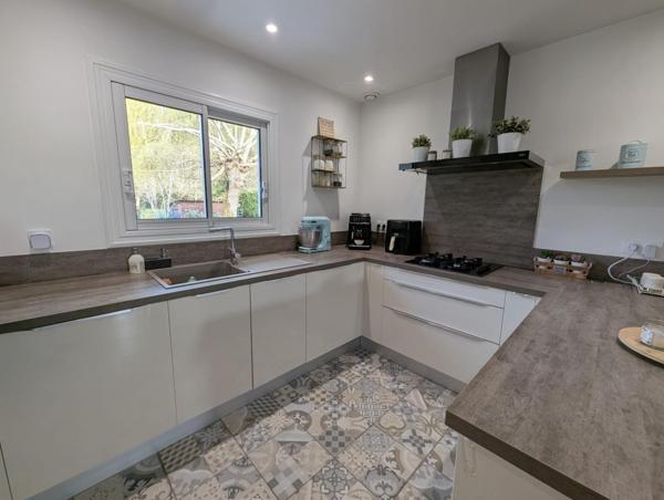 Maison d'environs 175m2 sur terrain de 2759m2 et une piscine