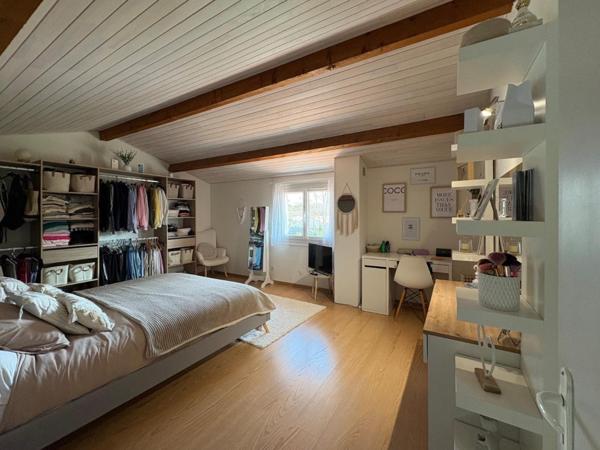 Maison d'environs 175m2 sur terrain de 2759m2 et une piscine