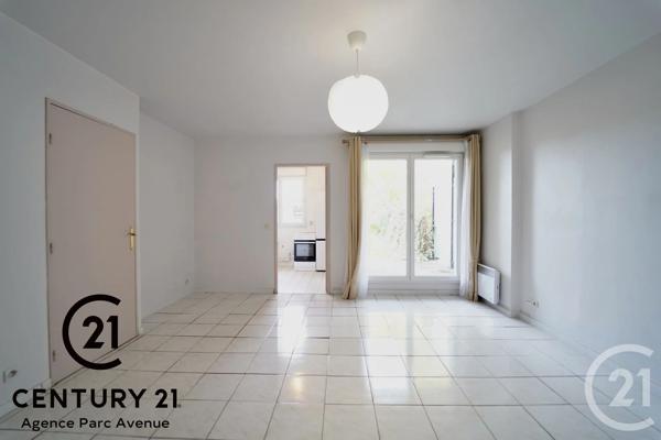 Appartement F2 à vendre  2 pièces - 43,22 m 2   BUSSY ST GEORGES  - 77