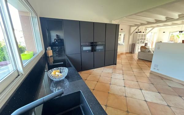 Maison à vendre    10 pièces • 854 m2 Narrosse