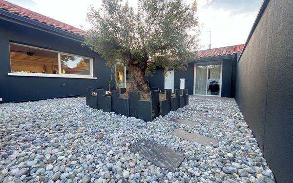 Maison à vendre    10 pièces • 854 m2 Narrosse