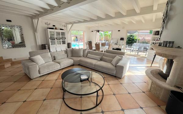 Maison à vendre    10 pièces • 854 m2 Narrosse