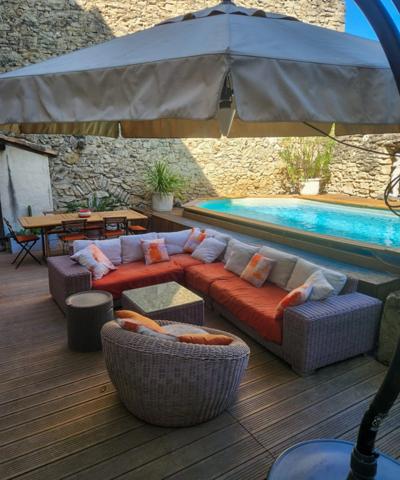 Magnifique Maison de Caractère, Proximité centre ville, calme, sans vis à vis, piscine, garage, annexe sur 462m2 de terrain