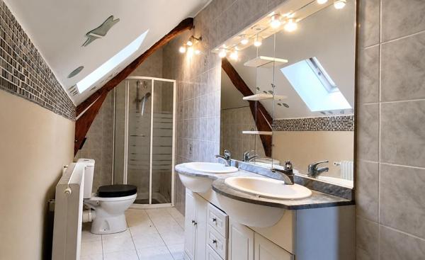 Maison de caractère aux beaux volumes au cœur de Buzançais