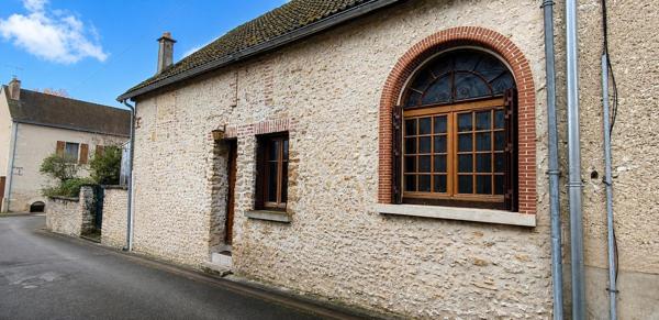 Maison de caractère aux beaux volumes au cœur de Buzançais