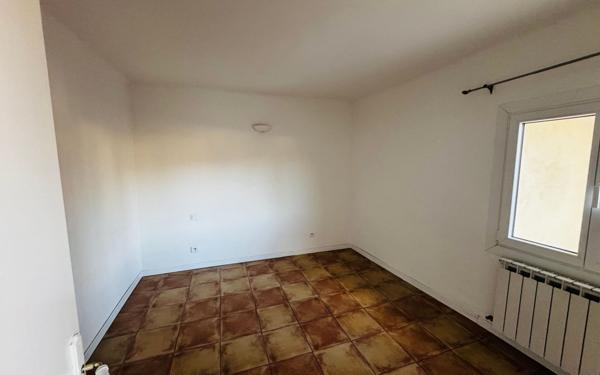 Immeuble à vendre    8 pièces •  Mazan