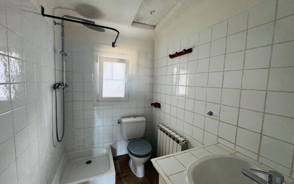 Immeuble à vendre    8 pièces •  Mazan