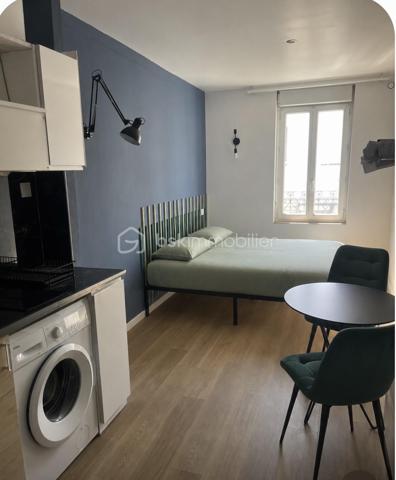 Ensemble de deux immeubles refait entièrement à neuf composé de 13 studios meublés. Plein centre-ville du havre avec toutes les commodités. Aucun travaux à prévoir. Actuellement loué par des étudiants ( très grosse demande pour le havre) également en location airbnb pour la saison estivale avec 100 % de remplissage. Renseignements sur demande 💐
