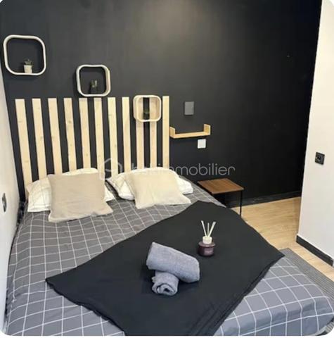 Ensemble de deux immeubles refait entièrement à neuf composé de 13 studios meublés. Plein centre-ville du havre avec toutes les commodités. Aucun travaux à prévoir. Actuellement loué par des étudiants ( très grosse demande pour le havre) également en location airbnb pour la saison estivale avec 100 % de remplissage. Renseignements sur demande 💐