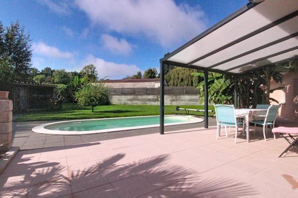 Maison de plain pied avec piscine