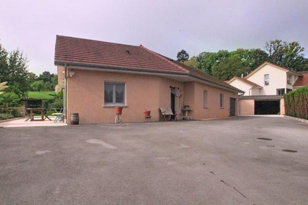 Maison de plain pied avec piscine