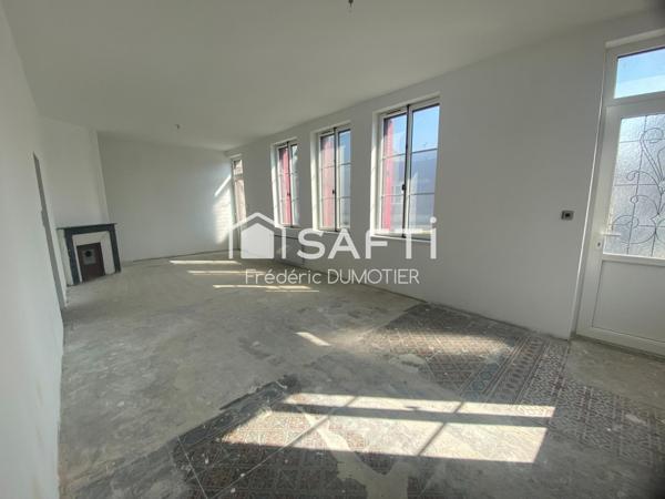 Maison avec de beaux volumes et 4 chambres