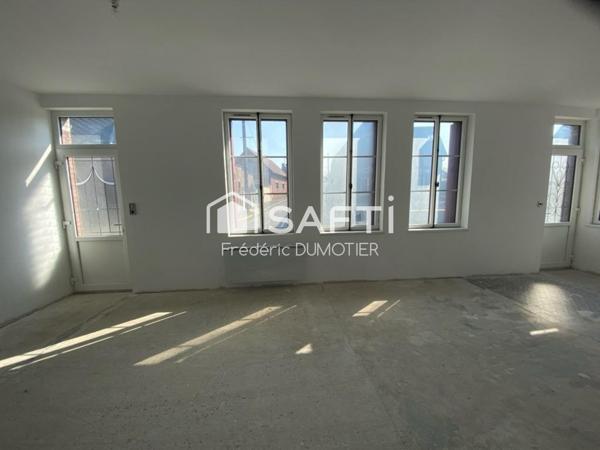 Maison avec de beaux volumes et 4 chambres