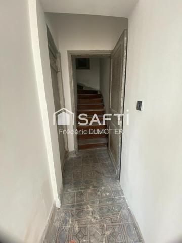 Maison avec de beaux volumes et 4 chambres