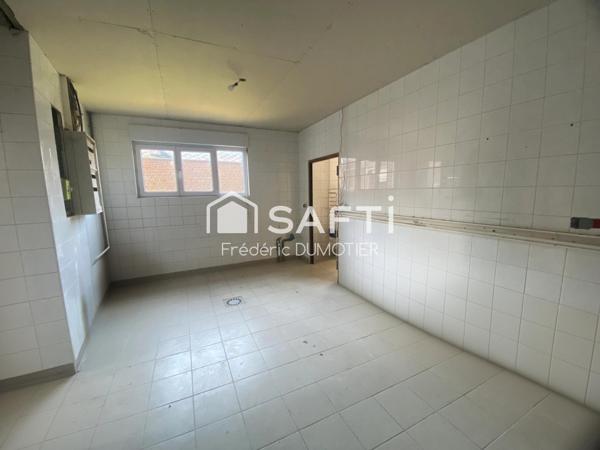 Maison avec de beaux volumes et 4 chambres