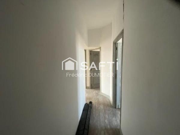 Maison avec de beaux volumes et 4 chambres