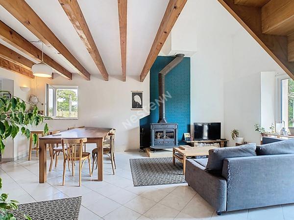 Venez découvrir cette magnifique maison en pierres apparentes, nichée dans un écrin de verdure, à seulement 5 km de l'axe Nantes-Cholet et à 5 minutes des premières commodités.vremoine 6 pièce(s) 228 m2