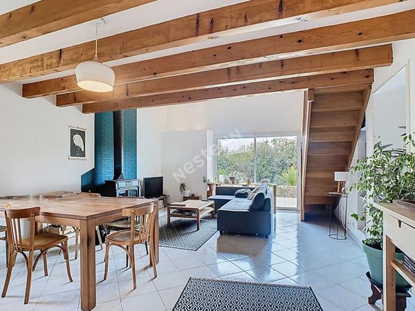 Venez découvrir cette magnifique maison en pierres apparentes, nichée dans un écrin de verdure, à seulement 5 km de l'axe Nantes-Cholet et à 5 minutes des premières commodités.vremoine 6 pièce(s) 228 m2