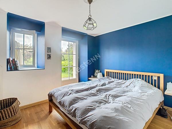 Venez découvrir cette magnifique maison en pierres apparentes, nichée dans un écrin de verdure, à seulement 5 km de l'axe Nantes-Cholet et à 5 minutes des premières commodités.vremoine 6 pièce(s) 228 m2