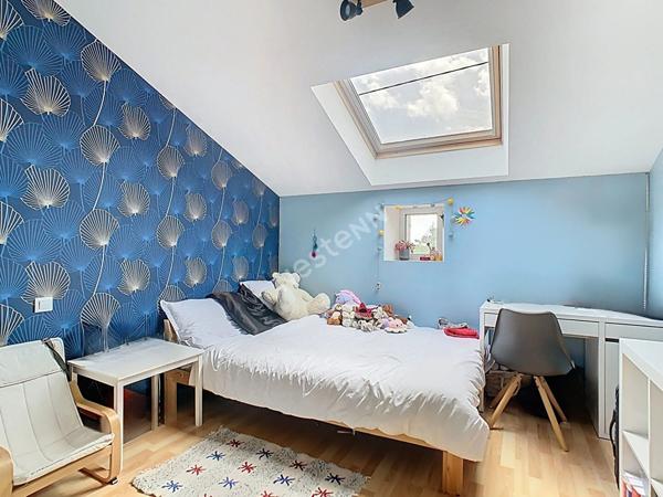 Venez découvrir cette magnifique maison en pierres apparentes, nichée dans un écrin de verdure, à seulement 5 km de l'axe Nantes-Cholet et à 5 minutes des premières commodités.vremoine 6 pièce(s) 228 m2