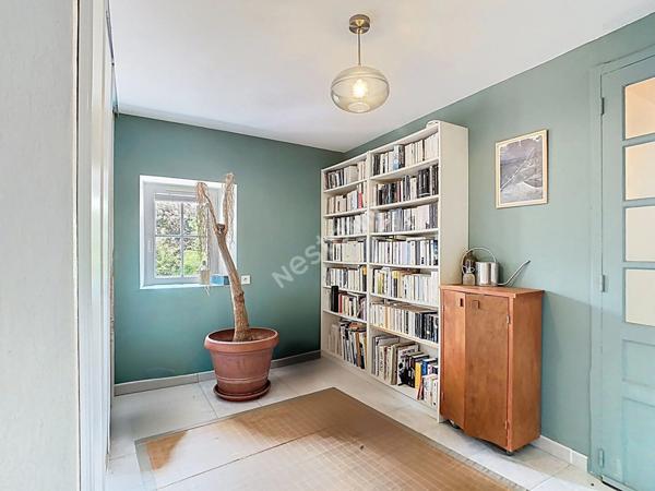 Venez découvrir cette magnifique maison en pierres apparentes, nichée dans un écrin de verdure, à seulement 5 km de l'axe Nantes-Cholet et à 5 minutes des premières commodités.vremoine 6 pièce(s) 228 m2