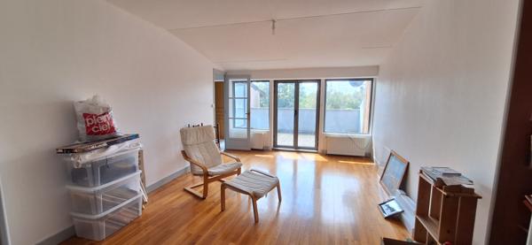 Bourg En Bresse ,en hyper centre , belle maison de ville  avec 2 logements de  262 m2 + avec studio independant + local commercial loué sur 275 m2 de terrain clos