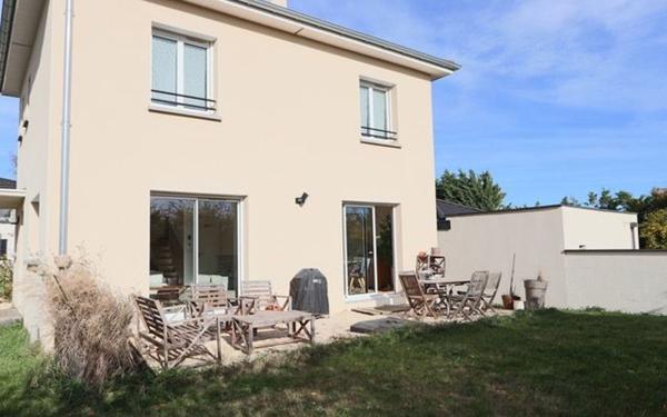 Maison à vendre    6 pièces • 115 m2 Écully