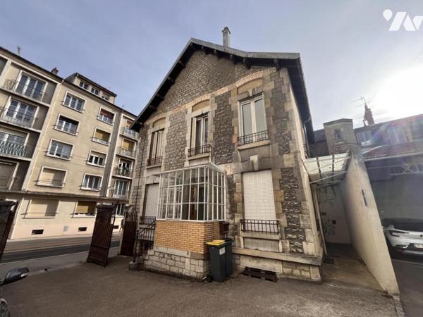BESANCON (25) : IMMEUBLE EN MONOPROPRIETE 