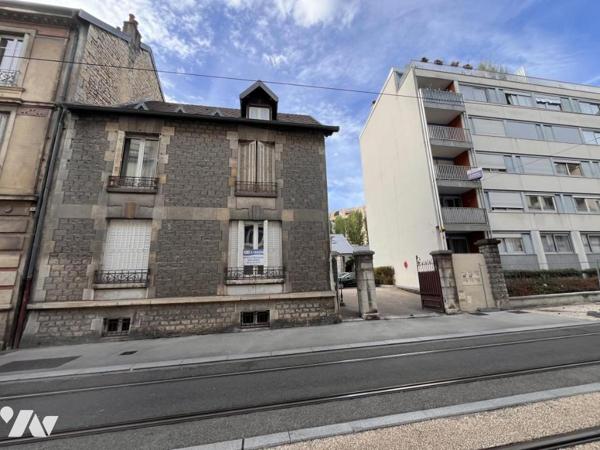 BESANCON (25) : IMMEUBLE EN MONOPROPRIETE 