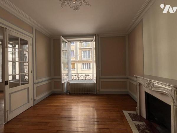 BESANCON (25) : IMMEUBLE EN MONOPROPRIETE 