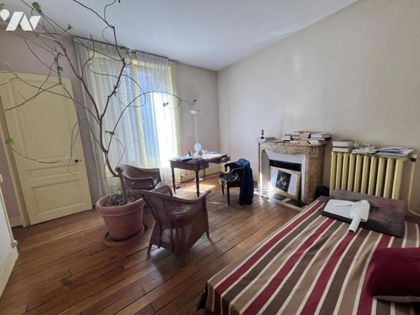BESANCON (25) : IMMEUBLE EN MONOPROPRIETE 