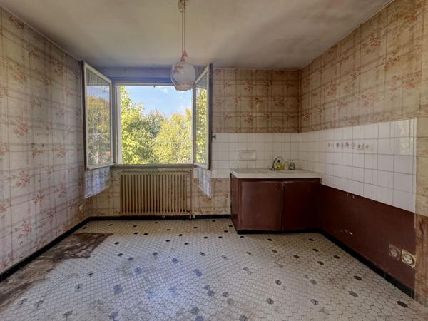 Villeneuve-sur-Lot (47300) Villeneuve sur lot, maison sur 2 niveaux d'environ 107 m², 4 chambres sur 508 m² de jardin