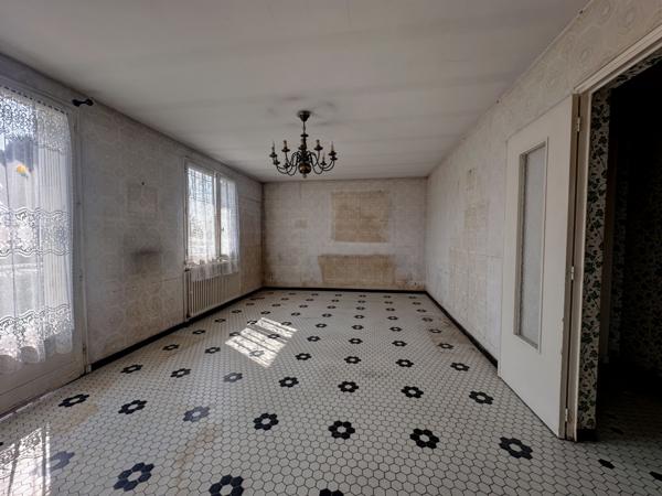 Villeneuve-sur-Lot (47300) Villeneuve sur lot, maison sur 2 niveaux d'environ 107 m², 4 chambres sur 508 m² de jardin