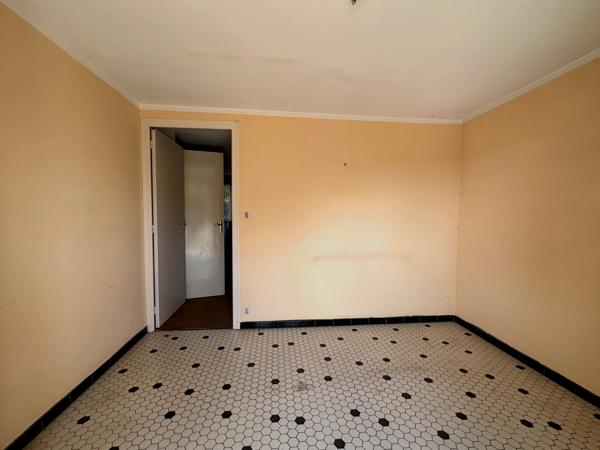 Villeneuve-sur-Lot (47300) Villeneuve sur lot, maison sur 2 niveaux d'environ 107 m², 4 chambres sur 508 m² de jardin