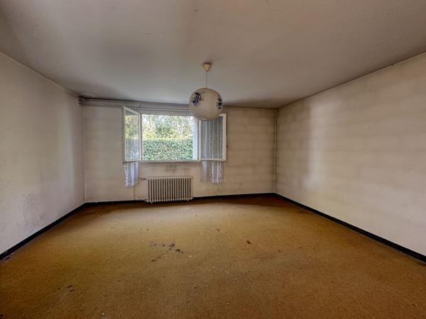 Villeneuve-sur-Lot (47300) Villeneuve sur lot, maison sur 2 niveaux d'environ 107 m², 4 chambres sur 508 m² de jardin