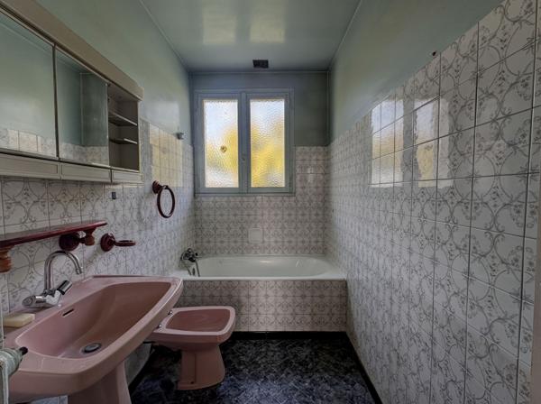 Villeneuve-sur-Lot (47300) Villeneuve sur lot, maison sur 2 niveaux d'environ 107 m², 4 chambres sur 508 m² de jardin